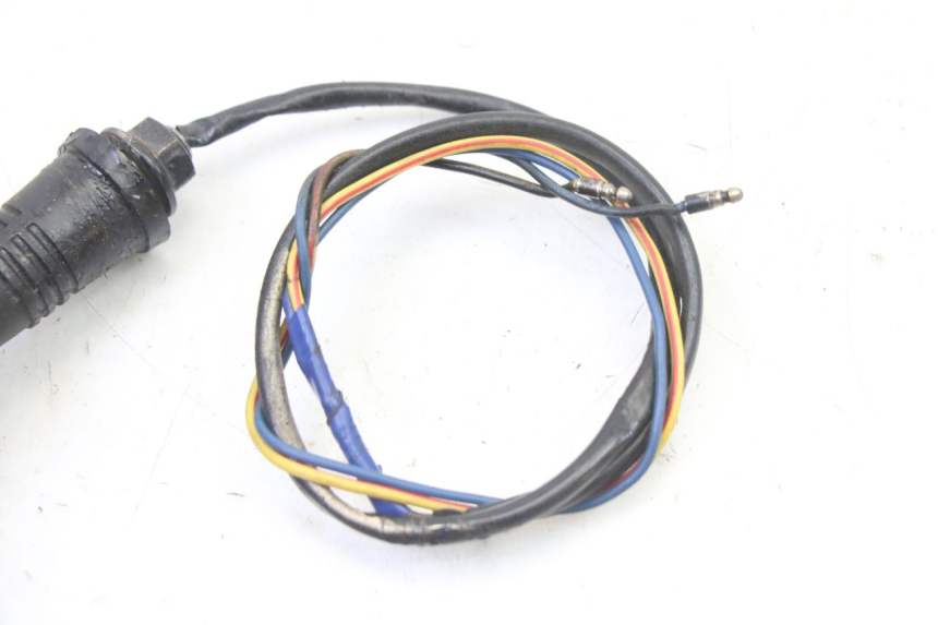 photo de TRASERO DERECHO INTERMITENTE YAMAHA FJ 36Y 1100 (1984 - 1985) - Detalles de los puntos de fijación