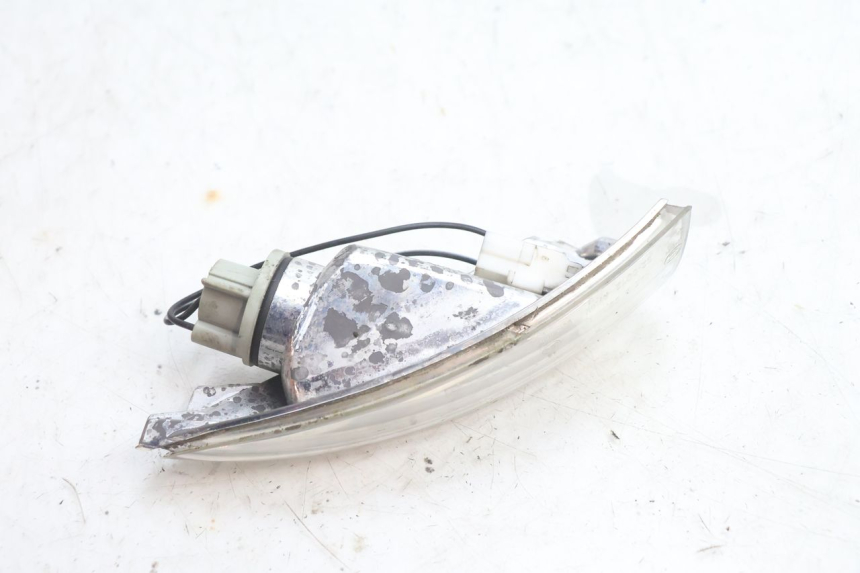 photo de INTERMITENTE TRASERO DERECHO PIAGGIO FLY 2T 50 (2004 - 2017) - Primer plano técnico