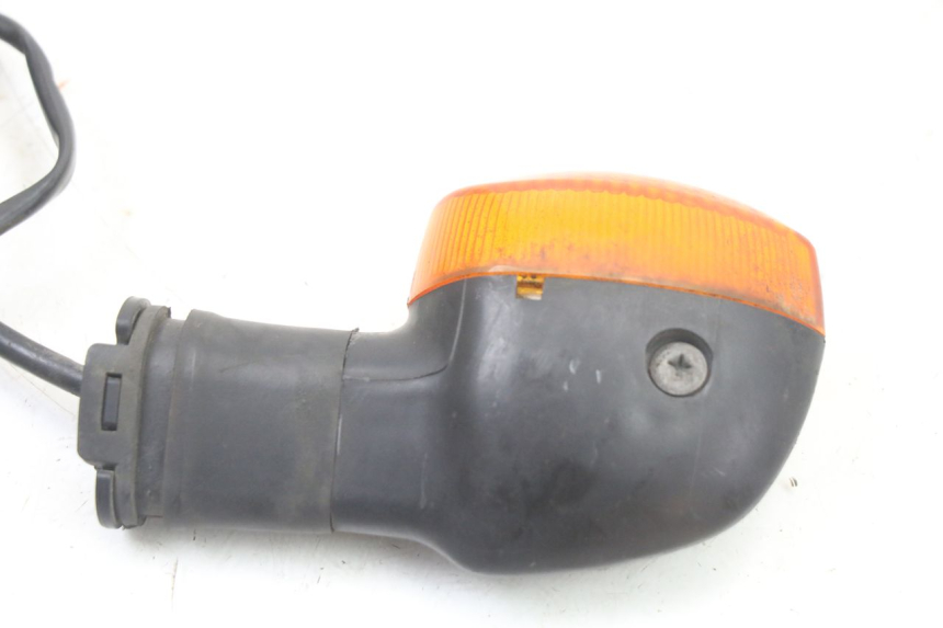 photo de TRASERO DERECHO INTERMITENTE YAMAHA FZ6 FAZER S2 600 (2007 - 2011) - Primer plano técnico