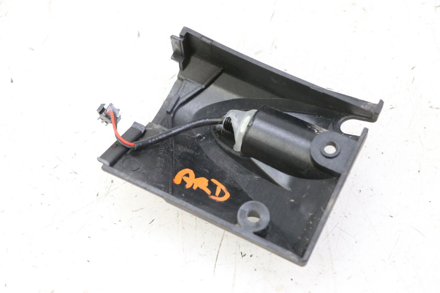 photo de TRASERO DERECHO INTERMITENTE KUKIRIN G2 MASTER 1 - Estado de la superficie y material