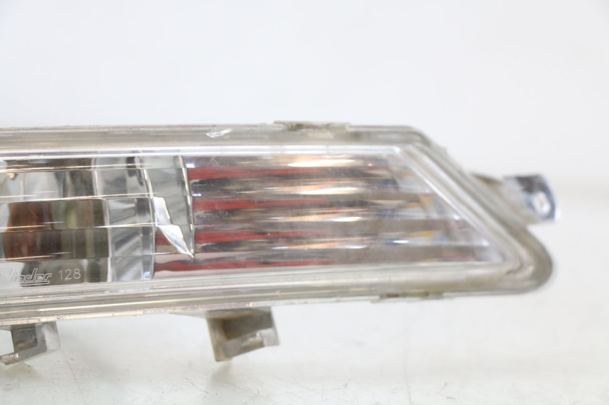 photo de TRASERO DERECHO INTERMITENTE PEUGEOT GEOPOLIS RS 125 (2007 - 2009) - Otra perspectiva