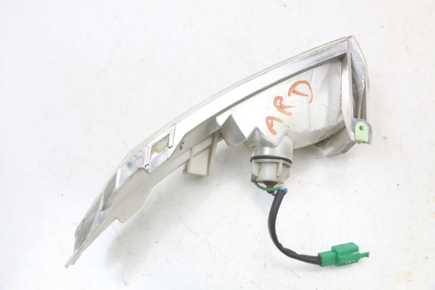photo de TRASERO DERECHO INTERMITENTE PEUGEOT GEOPOLIS RS 125 (2007 - 2009) - Primer plano técnico