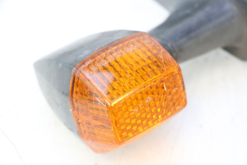 photo de TRASERO DERECHO INTERMITENTE KAWASAKI GPX F ZX750F 750 (1986 - 1990) - Primer plano técnico