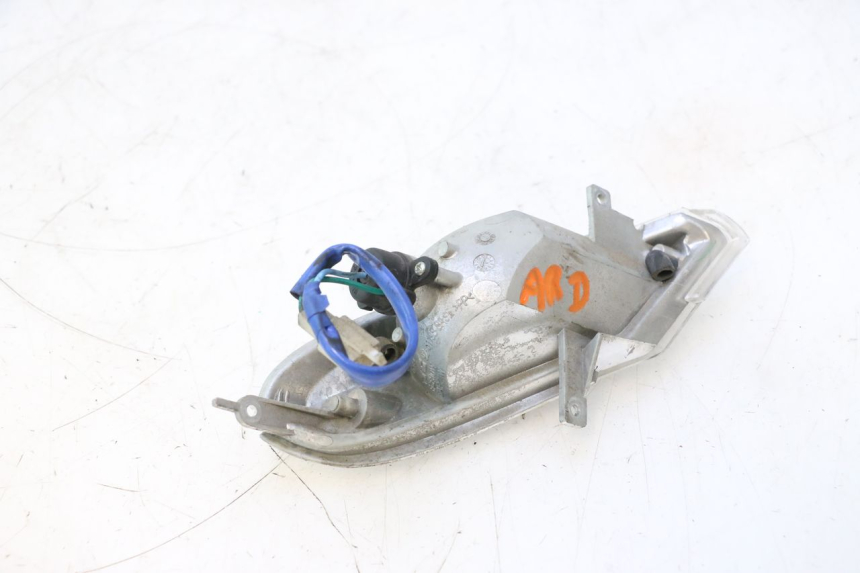 photo de TRASERO DERECHO INTERMITENTE KYMCO GRAND DINK 125 (2008 - 2014) - Otra perspectiva