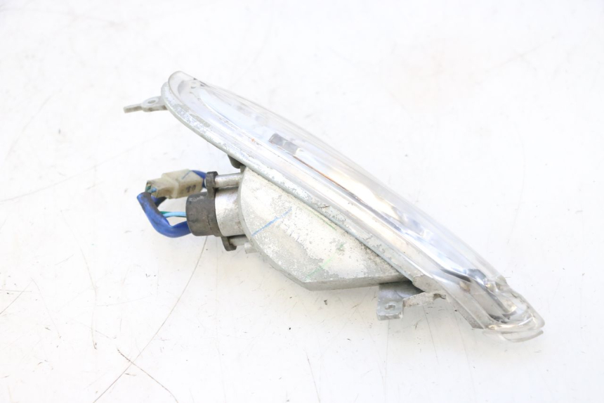 photo de TRASERO DERECHO INTERMITENTE KYMCO GRAND DINK 125 (2008 - 2014) - Primer plano técnico