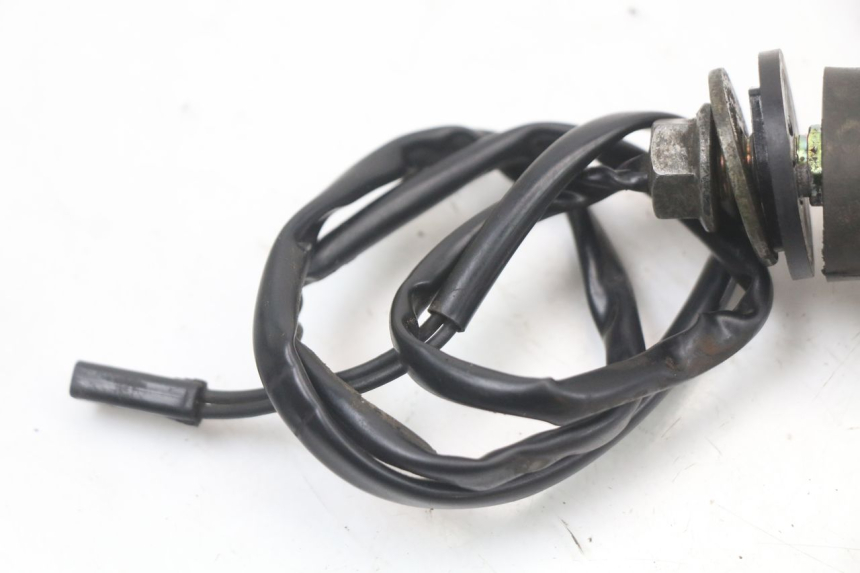 photo de TRASERO DERECHO INTERMITENTE SUZUKI GZ MARAUDER 125 (1998 - 2004) - Detalles de los puntos de fijación