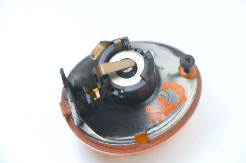 photo de TRASERO DERECHO INTERMITENTE RENAULT KOURANOS 125 (2001 - 2004) - Primer plano técnico