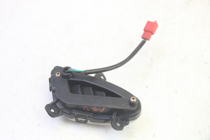 photo de INTERMITENTE TRASERA DERECHA JM MOTORS OLDIES GT 4T 50 (2018 - 2025) - Otra perspectiva