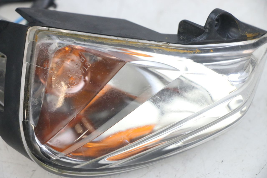 photo de INTERMITENTE TRASERO DERECHO HONDA PCX (JF28) 125 (2009 - 2011) - Otra perspectiva