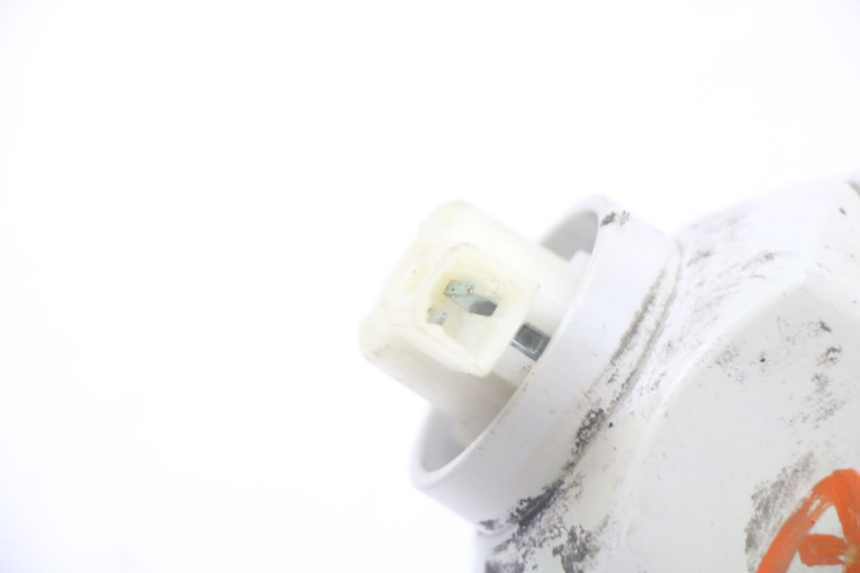 photo de TRASERO DERECHO INTERMITENTE PIAGGIO VESPA GRANTURISMO 125 (2003 - 2007) - Estado de la superficie y material