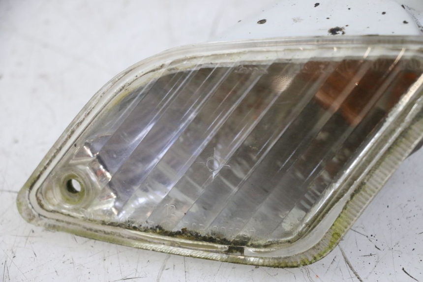 photo de TRASERO DERECHO INTERMITENTE PIAGGIO VESPA GRANTURISMO 200 (2004 - 2005) - Primer plano técnico