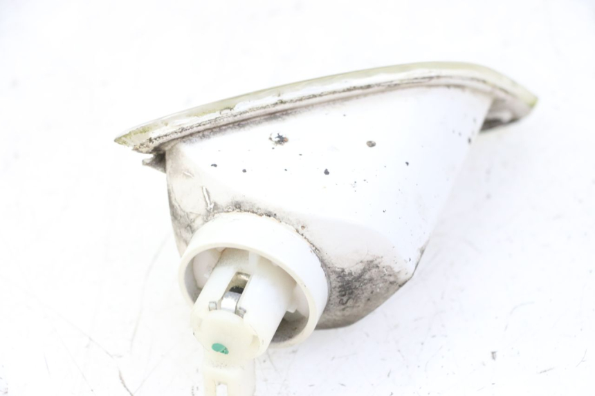 photo de TRASERO DERECHO INTERMITENTE PIAGGIO VESPA GRANTURISMO 200 (2004 - 2005) - Estado de la superficie y material