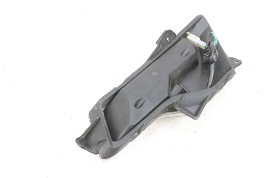 photo de TRASERO DERECHO INTERMITENTE EFUN PUSA 1 - Detalles de los puntos de fijación