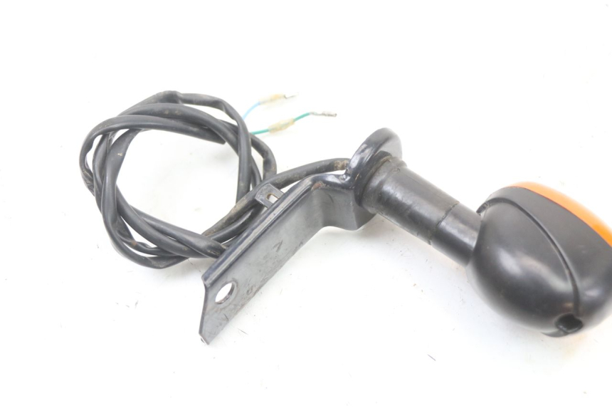 photo de TRASERO DERECHO INTERMITENTE REGAL RAPTOR SPYDER 125 (2010 - 2018) - Primer plano técnico