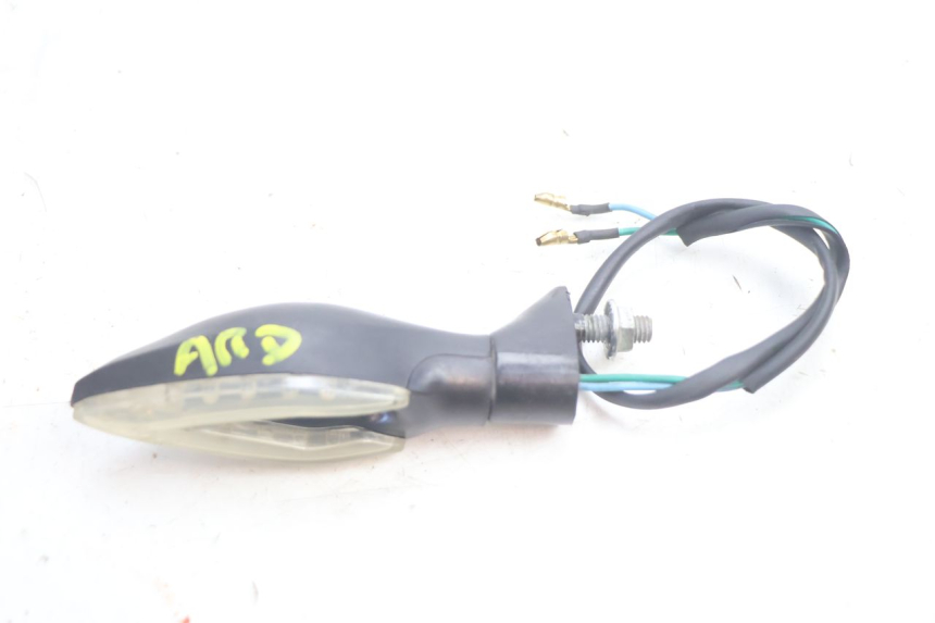photo de TRASERO DERECHO INTERMITENTE YAMASAKI ROADSTER 50 (2013 - 2018) - Primer plano técnico