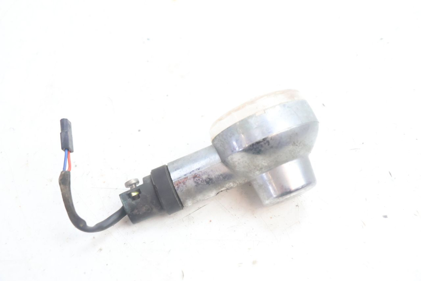 photo de TRASERO DERECHO INTERMITENTE APRILIA SCARABEO GT 125 (1999 - 2007) - Primer plano técnico