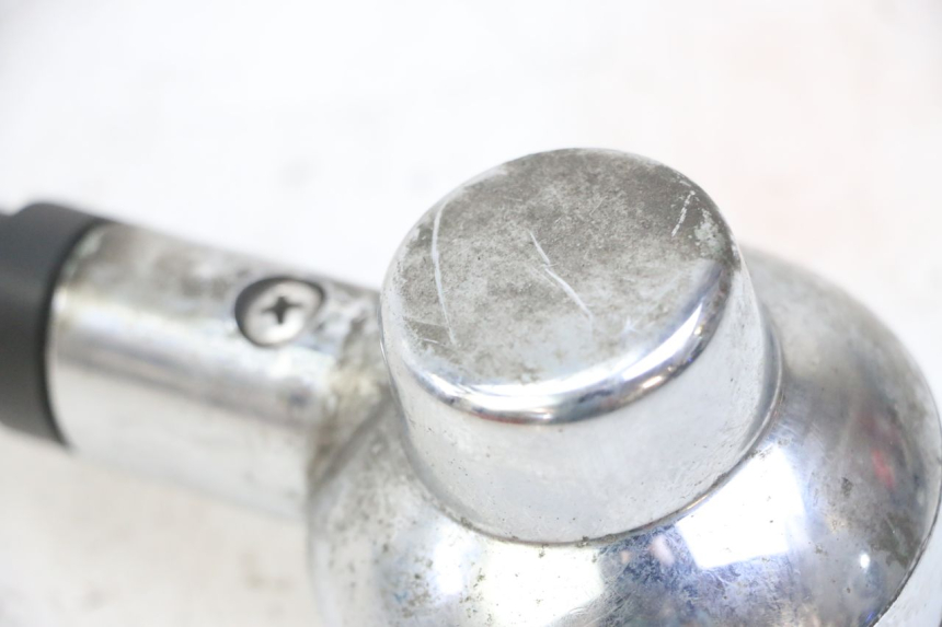 photo de TRASERO DERECHO INTERMITENTE APRILIA SCARABEO GT TOURING 125 (1999 - 2005) - Detalles de los puntos de fijación