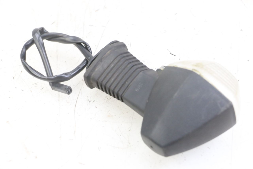 photo de TRASERO DERECHO INTERMITENTE SUZUKI GSX F GSXF 650 (2007 - 2015) - Primer plano técnico