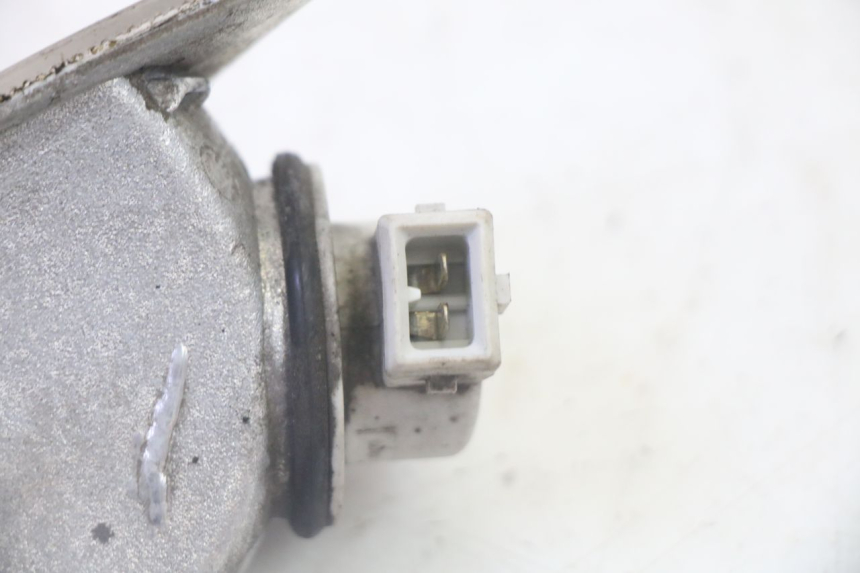 photo de INTERMITENTE TRASERO DERECHO PIAGGIO VESPA S 2T 50 (2007 - 2014) - Primer plano técnico