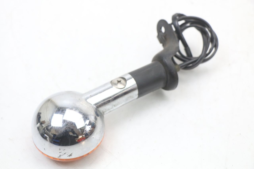 photo de TRASERO DERECHO INTERMITENTE SUZUKI VL INTRUDER 125 (2004 - 2007) - Primer plano técnico