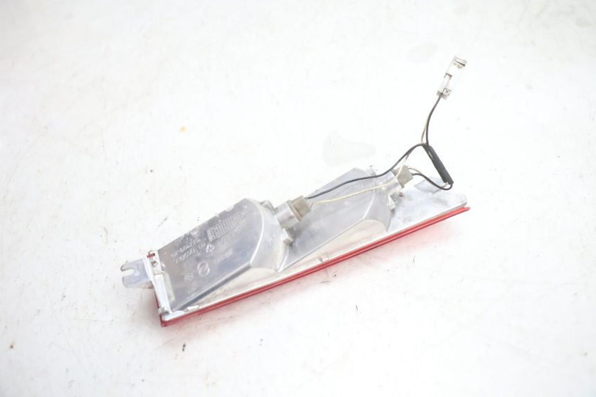 photo de TRASERO DERECHO INTERMITENTE PIAGGIO X8 STREET 125 (2006 - 2007) - Estado de la superficie y material