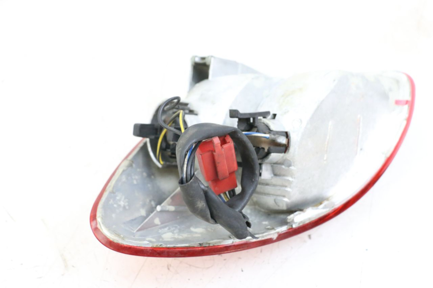 photo de INTERMITENTE TRASERO DERECHO PIAGGIO X9 125 (2000 - 2003) - Primer plano técnico