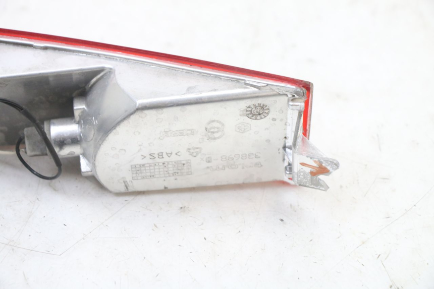 photo de INTERMITENTE TRASERO DERECHO PIAGGIO XEVO - X EVO 125 (2007 - 2017) - Estado de la superficie y material