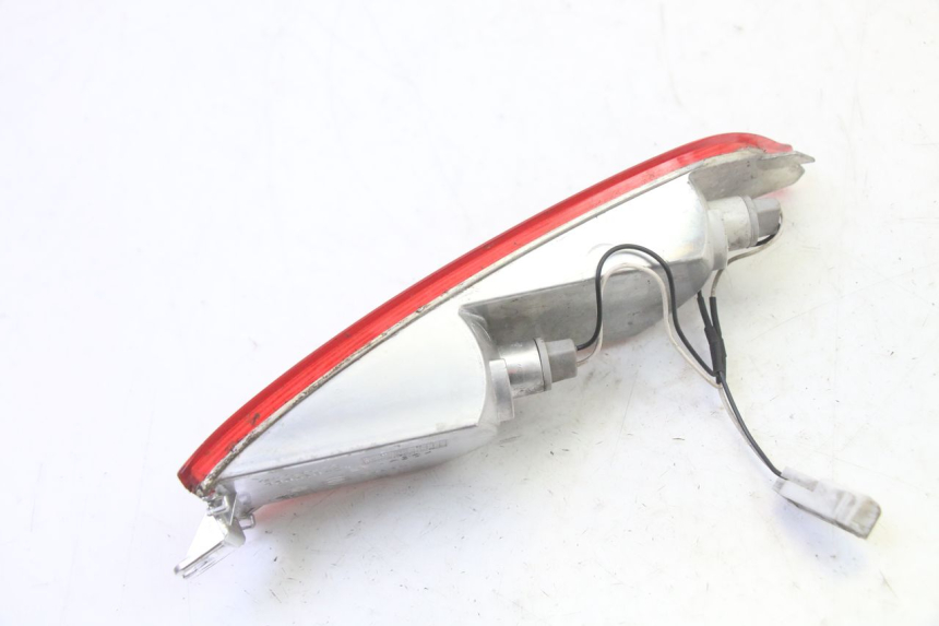 photo de INTERMITENTE TRASERO DERECHO PIAGGIO XEVO - X EVO 125 (2007 - 2017) - Primer plano técnico