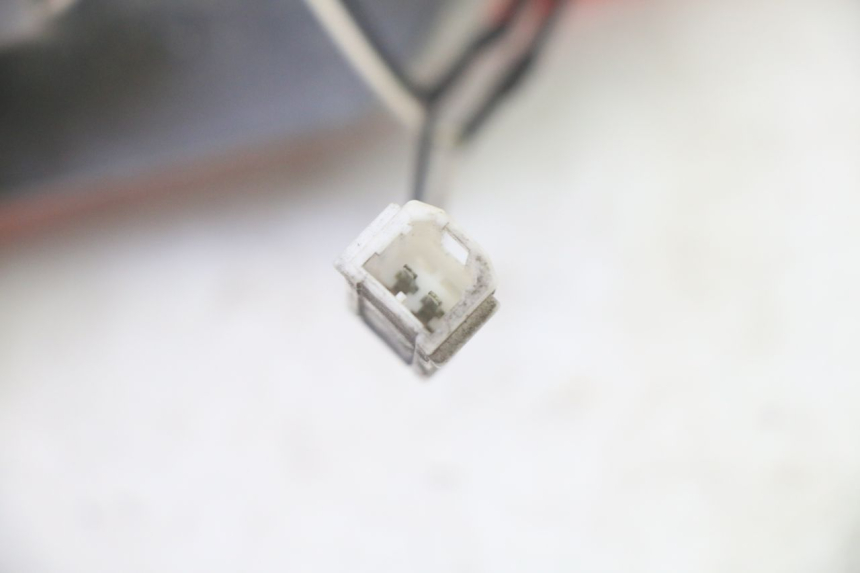 photo de INTERMITENTE TRASERO DERECHO PIAGGIO XEVO - X EVO 125 (2007 - 2017) - Estado de la superficie y material