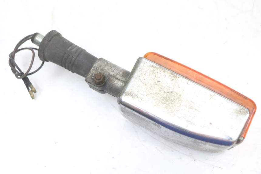 photo de TRASERO DERECHO INTERMITENTE YAMAHA XJ F 900 (1983 - 1994) - Primer plano técnico