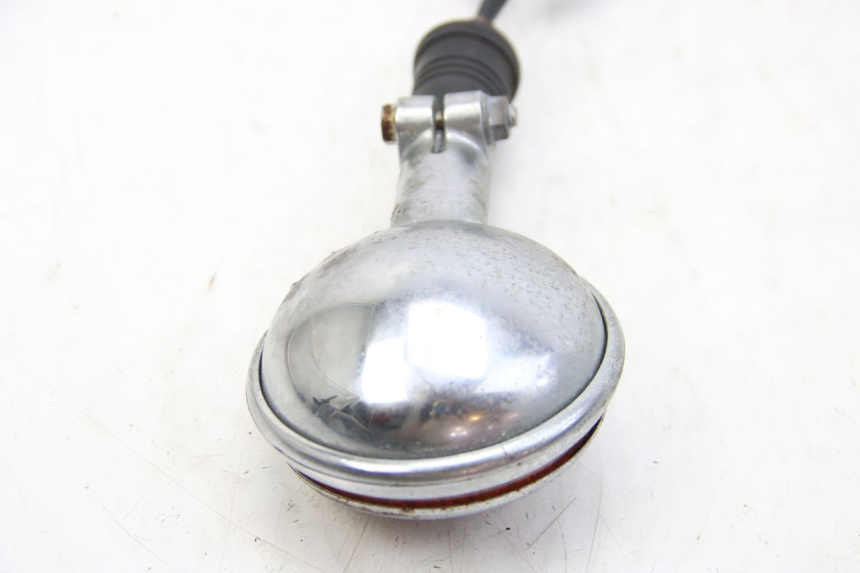 photo de INTERMITENTE TRASERO DERECHO YAMAHA XV VIRAGO 750 (1984 - 1998) - Primer plano técnico