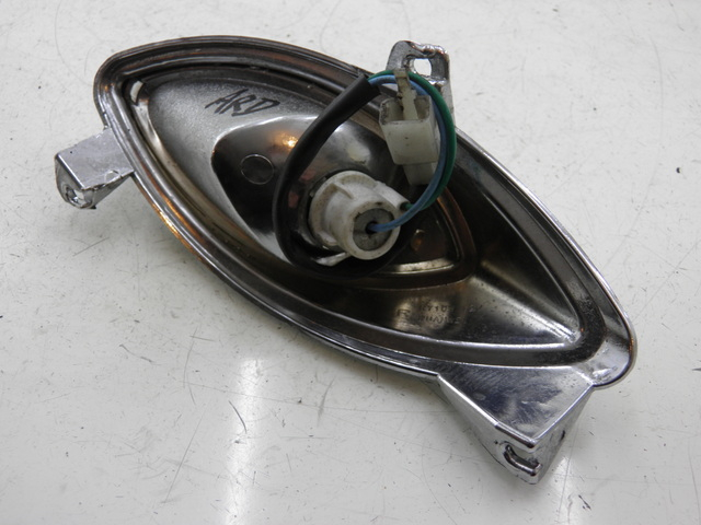 photo de TRASERO DERECHO INTERMITENTE YAMASAKI YM50QT-N3 RETRO 50 (2012 - 2014) - Primer plano técnico