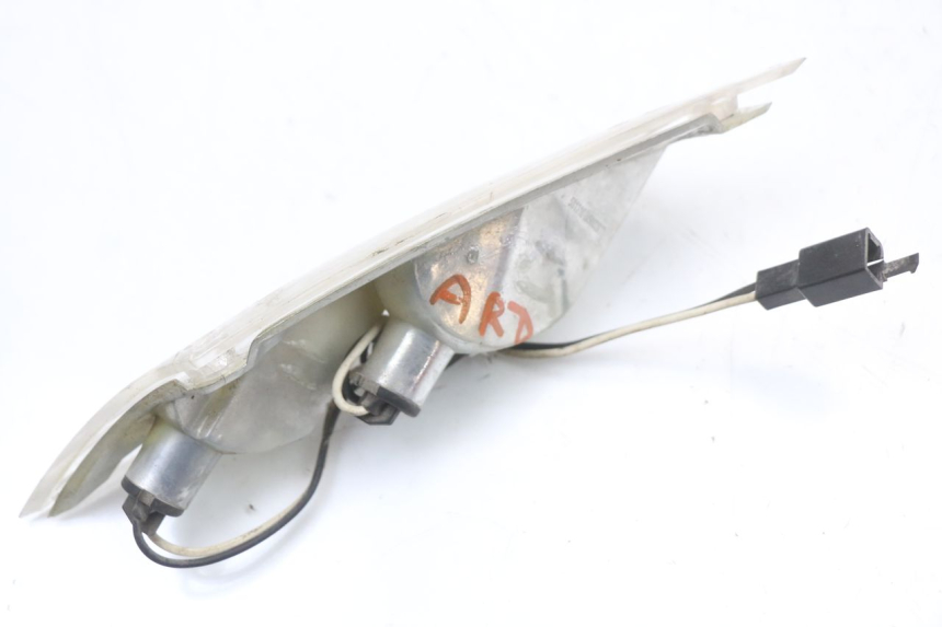 photo de INTERMITENTE TRASERO DERECHO PIAGGIO ZIP 2T 50 (2009 - 2019) - Estado de la superficie y material