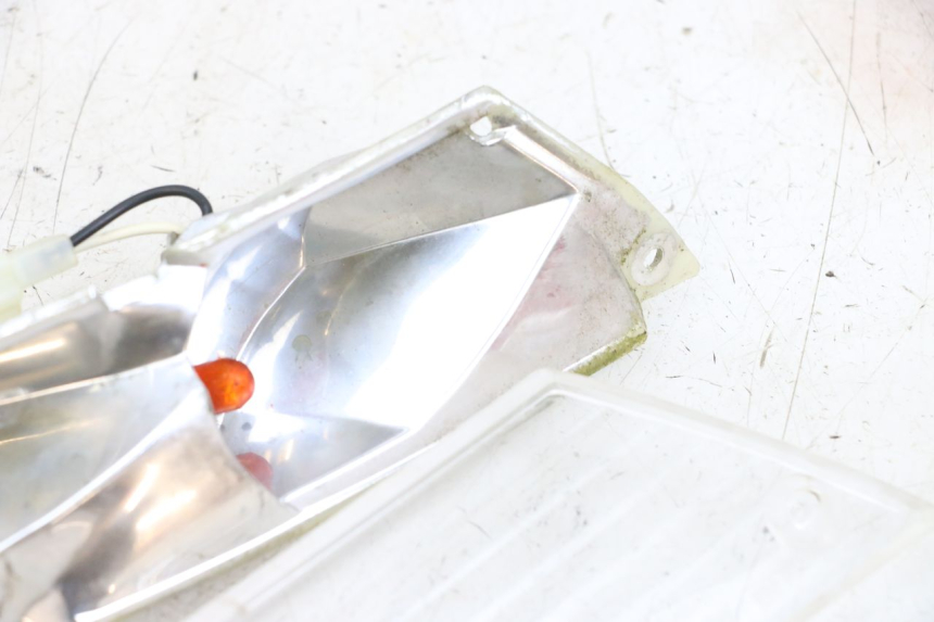 photo de INTERMITENTE TRASERO DERECHO PIAGGIO ZIP 2T 50 (2009 - 2019) - Características distintivas