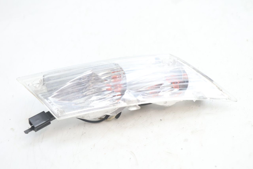 photo de INTERMITENTE TRASERO DERECHO PIAGGIO ZIP 2T 50 (2009 - 2019) - Primer plano técnico