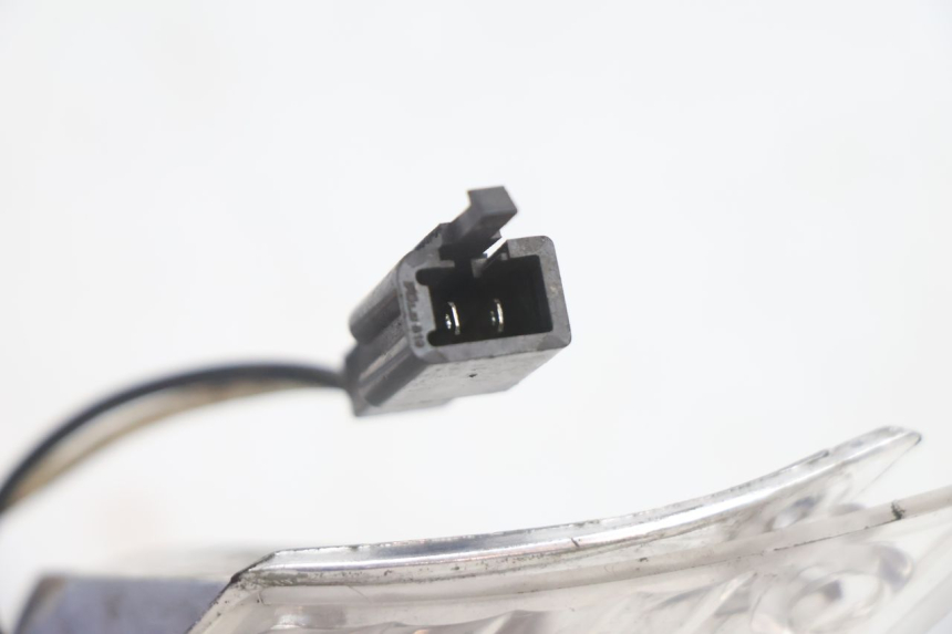 photo de INTERMITENTE TRASERO DERECHO PIAGGIO ZIP 2T 50 (2009 - 2019) - Estado de la superficie y material