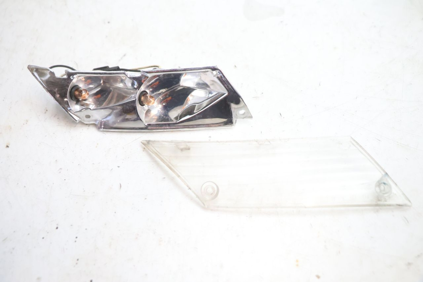 photo de INTERMITENTE TRASERO DERECHO PIAGGIO ZIP 4T 50 (2018 - 2020) - Primer plano técnico