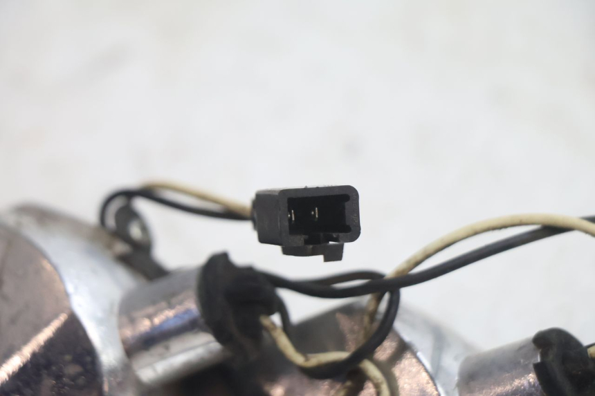 photo de INTERMITENTE TRASERO DERECHO PIAGGIO ZIP 4T 50 (2018 - 2020) - Estado de la superficie y material