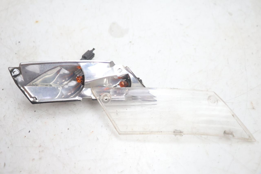 photo de TRASERO DERECHO INTERMITENTE PIAGGIO ZIP IGET 4T 50 (2021 - 2023) - Otra perspectiva