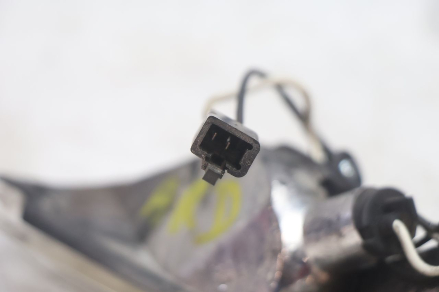 photo de TRASERO DERECHO INTERMITENTE PIAGGIO ZIP IGET 4T 50 (2021 - 2023) - Estado de la superficie y material