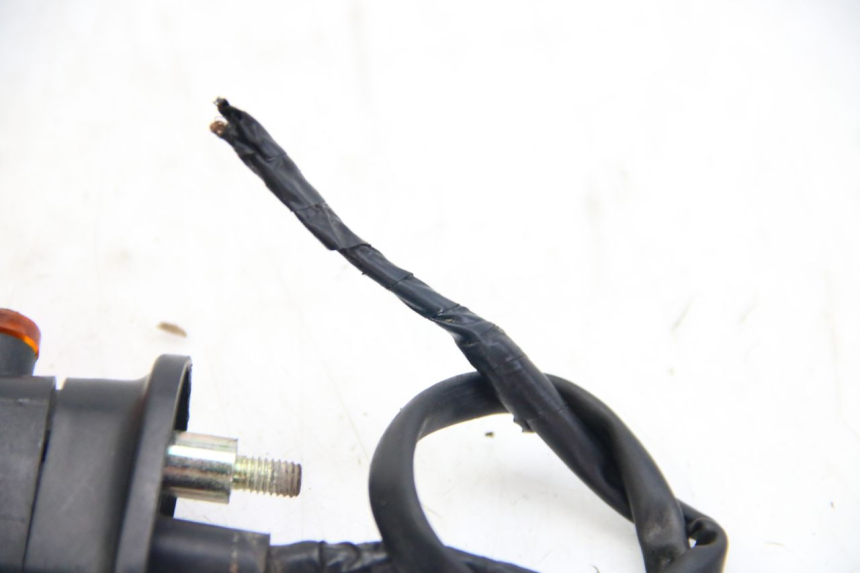 photo de INTERMITENTE TRASERO DERECHO KAWASAKI ZX-6R ZX6R 600 (1995 - 1997) - Estado de la superficie y material