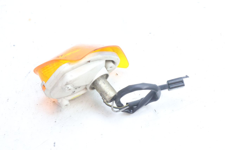 photo de INTERMITENTE TRASERO DERECHO KAWASAKI ZZR 600 (1995 - 2004) - Primer plano técnico
