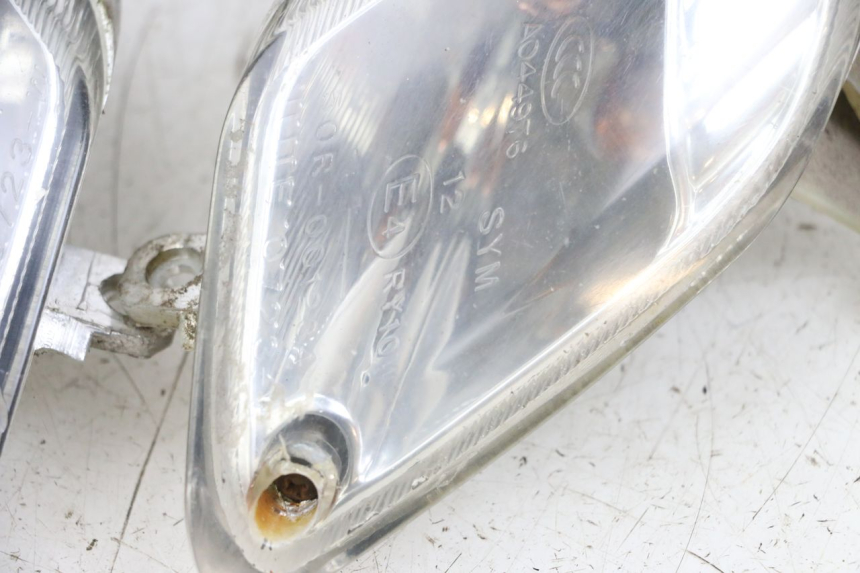 photo de INTERMITENTE TRASERO SYM FIDDLE 2 50 (2008 - 2013) - Zoom sobre los componentes