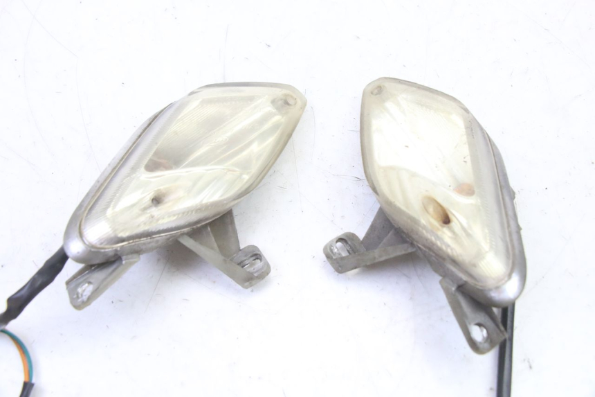 photo de TRASERO INTERMITENTE SYM FIDDLE 2 S 125 (2012 - 2014) - Primer plano técnico