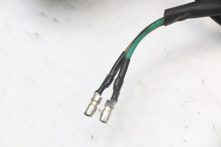 photo de INTERMITENTE TRASERO IZQUIERDO KYMCO AGILITY 4T 50 (2018 - 2022) - Primer plano técnico