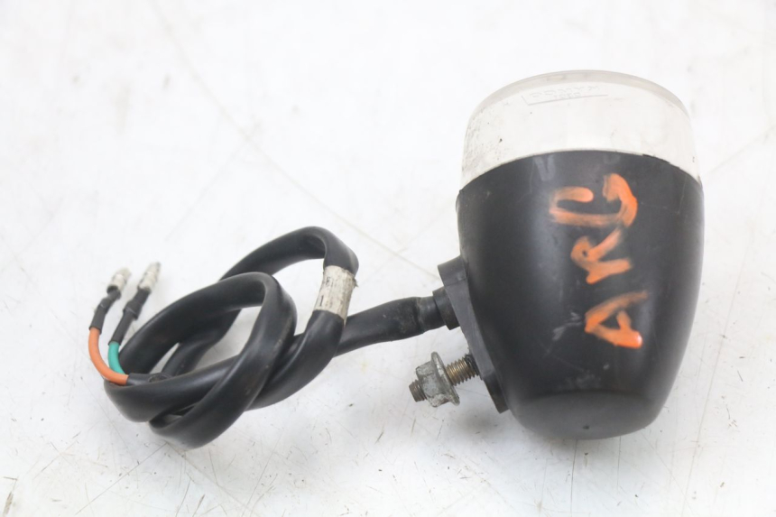 photo de INTERMITENTE TRASERO IZQUIERDO KYMCO AGILITY 4T 50 (2018 - 2022) - Primer plano técnico