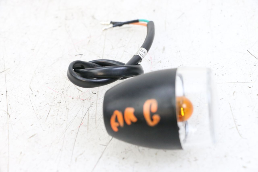 photo de INTERMITENTE TRASERO IZQUIERDO KYMCO AGILITY 4T 50 (2018 - 2022) - Primer plano técnico