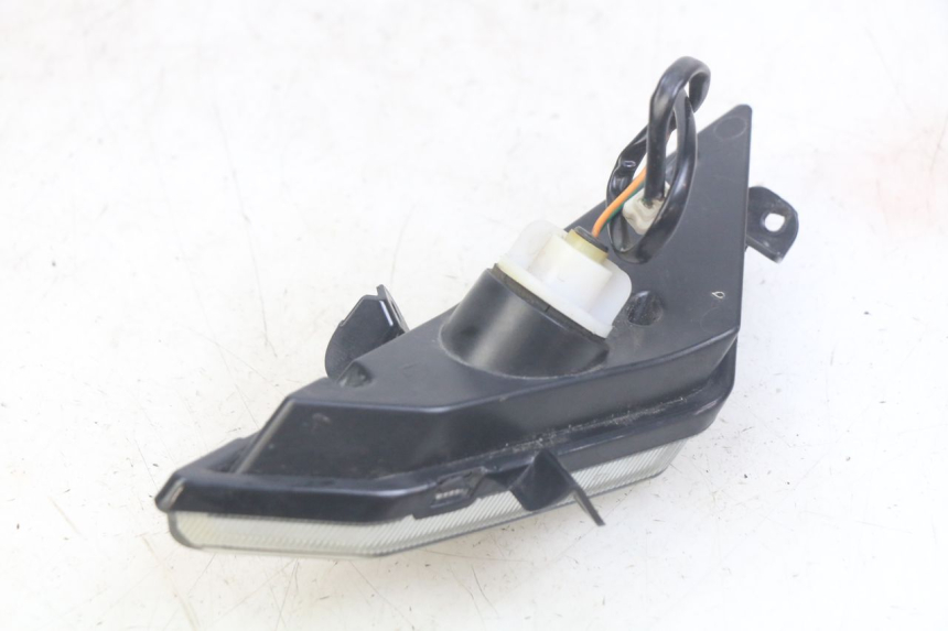 photo de INTERMITENTE TRASERO IZQUIERDO NECO ALEXONE 125 (2017 - 2024) - Primer plano técnico