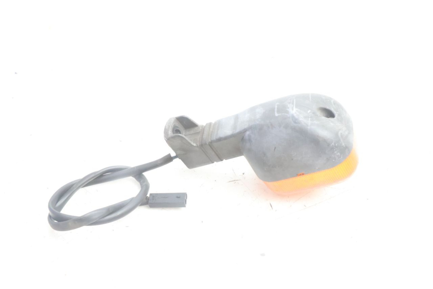 photo de INTERMITENTE TRASERO IZQUIERDO BMW C1 125 (2000 - 2003) - Primer plano técnico