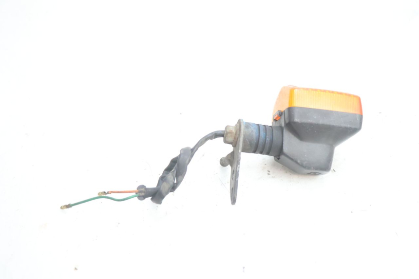 photo de TRASERO IZQUIERDO INTERMITENTE HONDA CB TWO FIFTY 250 (1991 - 2002) - Primer plano técnico
